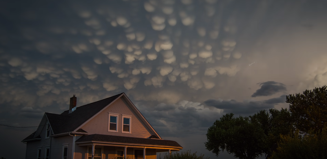 Cyclone Vs. Tornado: What’s The Difference? - WeatherStationPro